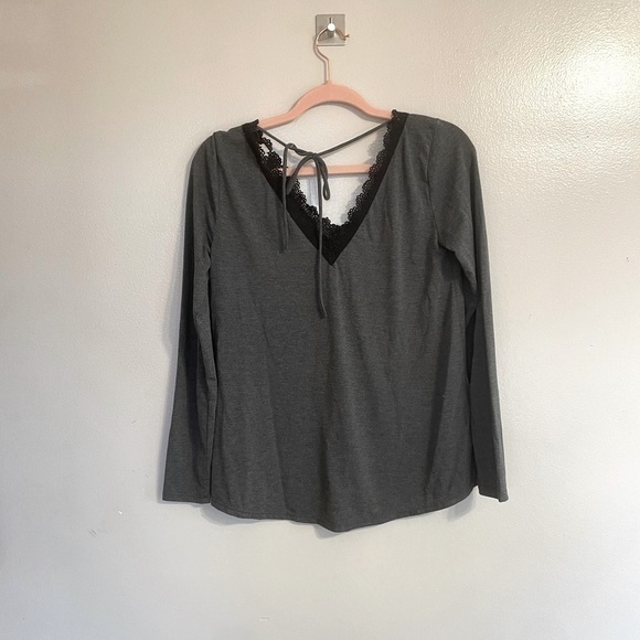 LOFT Lace Neck Line Detail Top - Picture 1 of 12